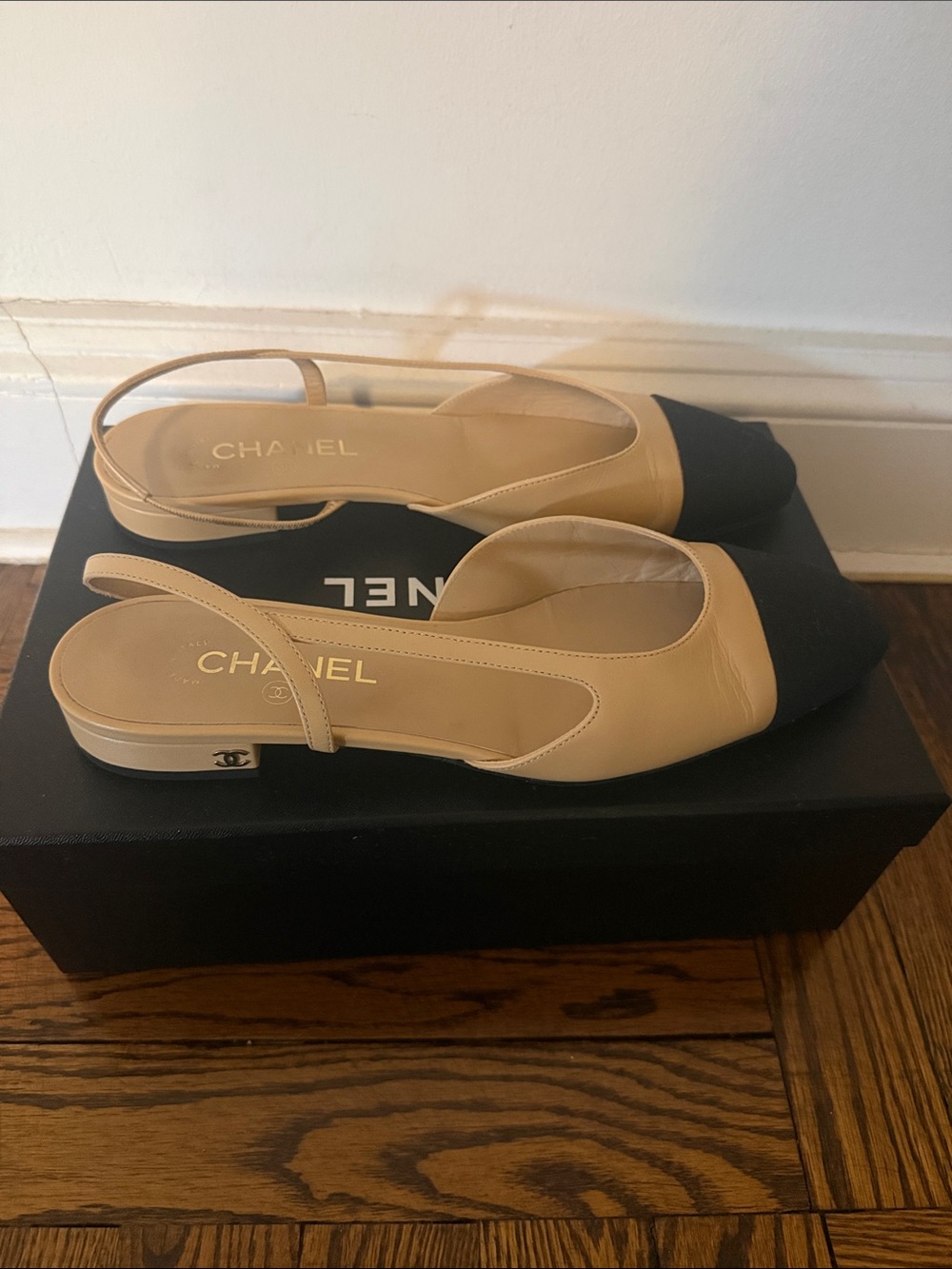 Chanel Slingback Flats in Beige & Black - Size 41 - Picture 10 of 11